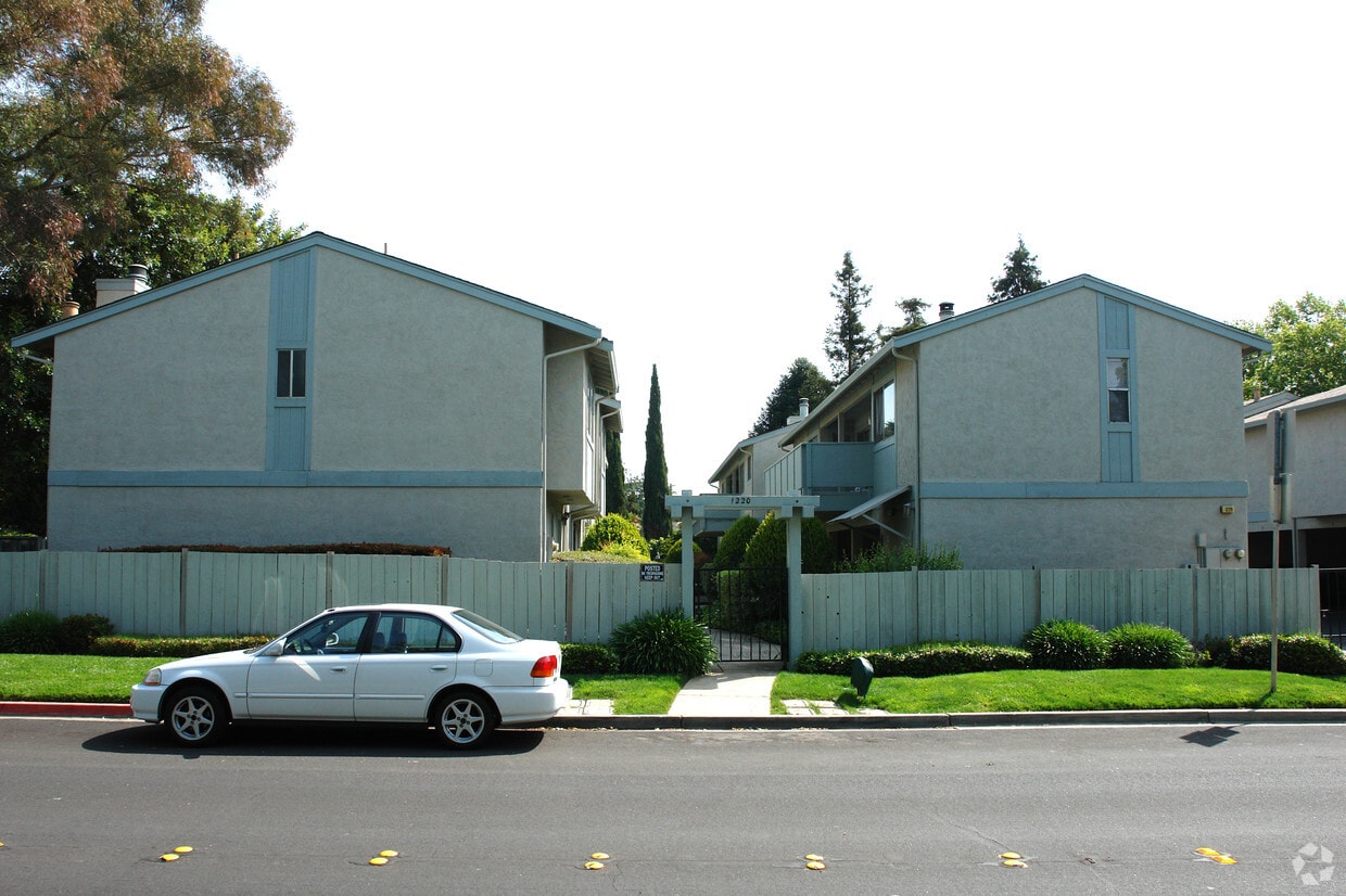 1220 Pine Creek Way, Concord, CA 94520 Apartments in Concord, CA