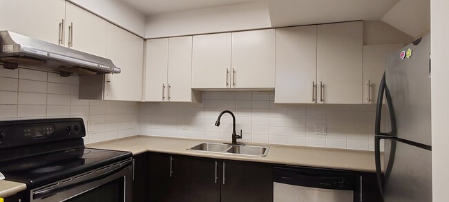 Building Photo - 5649 Kings Rd