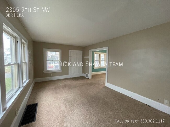 Building Photo - Three bedroom one bathroom home for rent