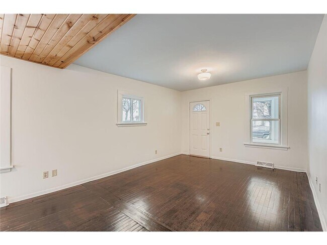 Foto del edificio - 475 Lawson Ave W