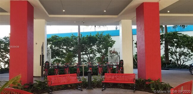 Building Photo - 2600 E Hallandale Beach Blvd