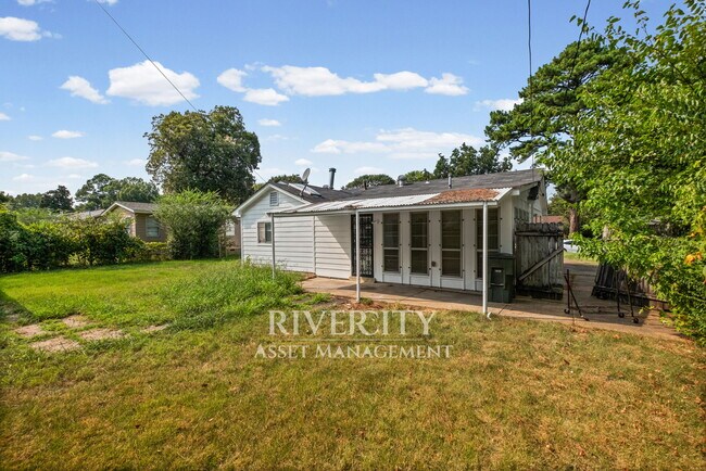 Building Photo - 1507 Abernathy Rd