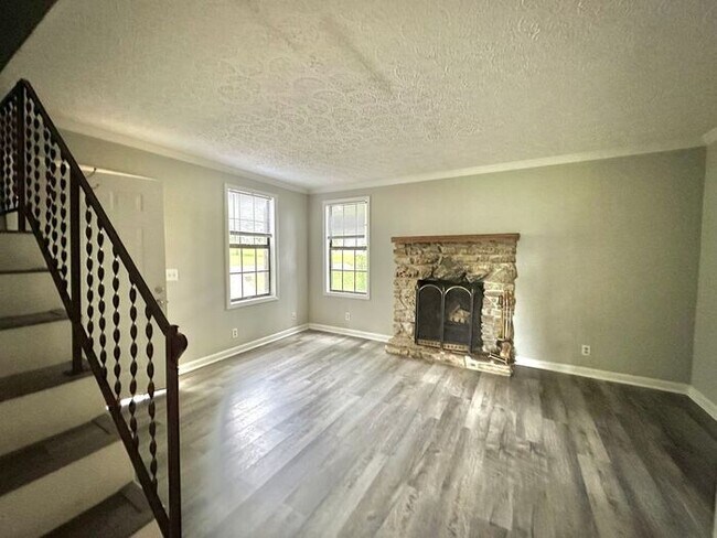 Building Photo - Spectacular Special - $1/2 OFF First Month...