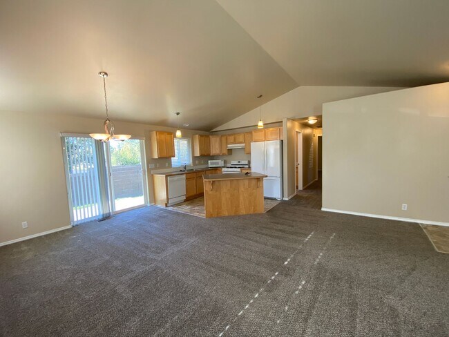 Foto del edificio - Beautiful Single-Level Home in Desirable NE Bend Community