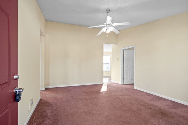 Foto del edificio - Home For Rent Near Heritage Park!