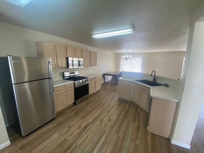 Building Photo - 9438 Canyon Meadows Dr