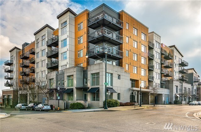 Plaza del pueblo de Burien - 15100 6th Ave SW