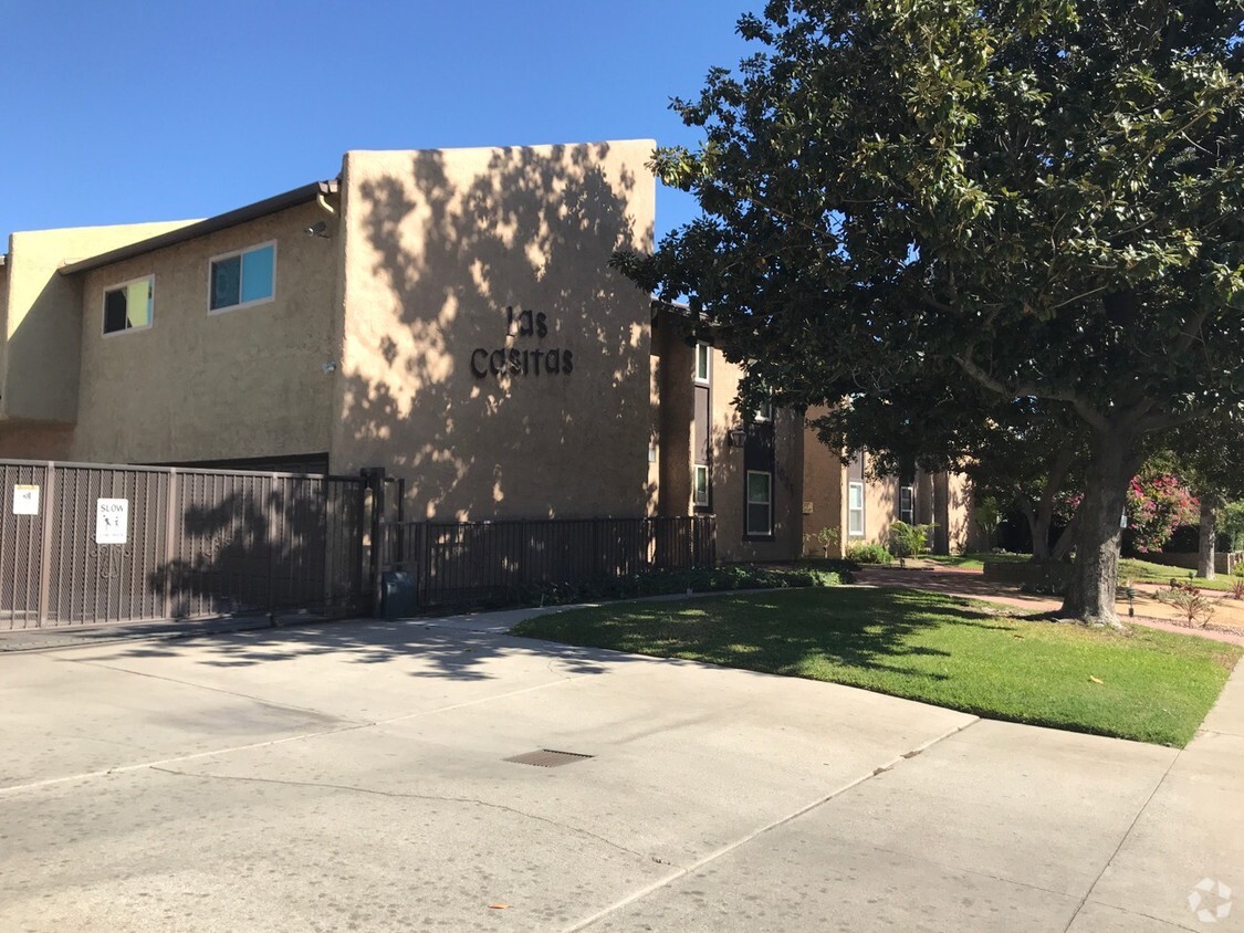 Building Photo - Las Casitas