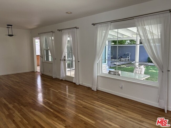 Building Photo - 5355 Rhea Ave