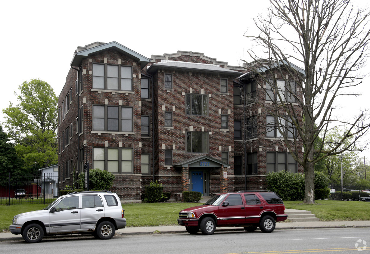 Primary Photo - New Yorker Apartments