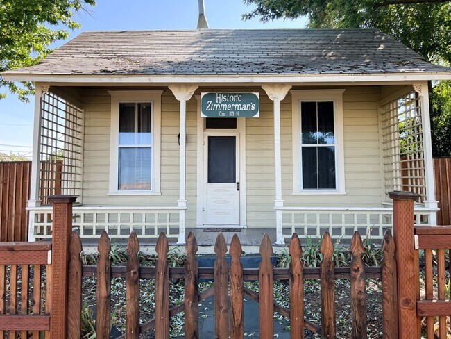 Building Photo - Beautiful 1000 Square Foot Home in The Hea...