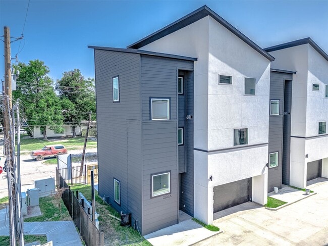 Building Photo - 3201 St Emanuel St