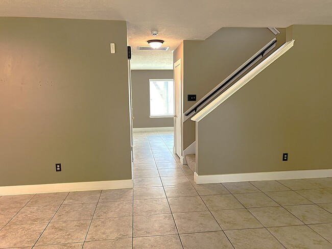 Building Photo - 6819 Kingwood Glen Dr