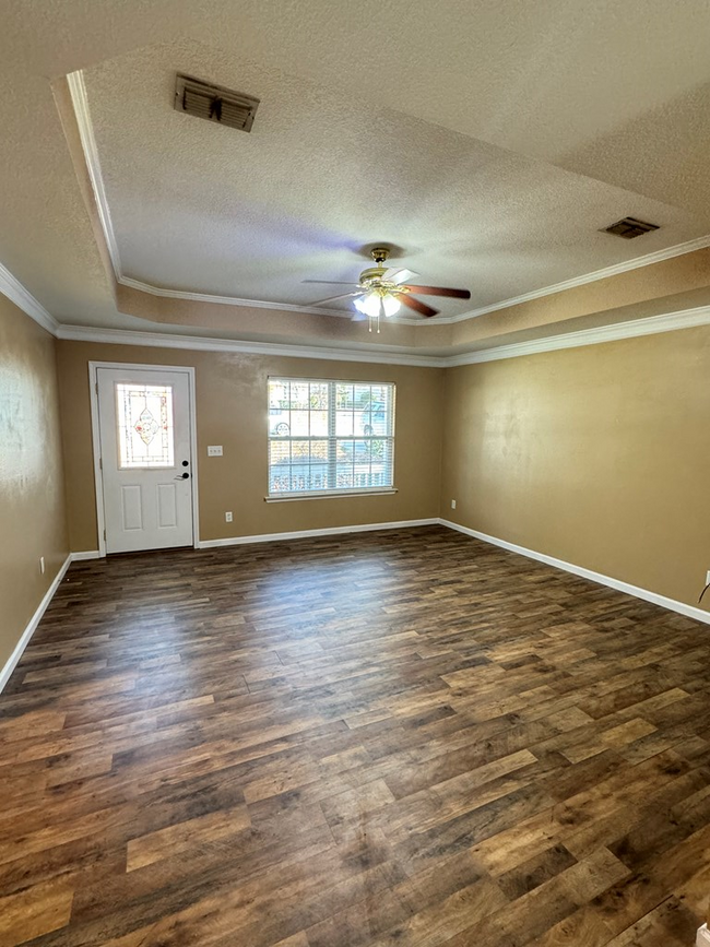 Foto del edificio - 129 Eagles Landing Dr