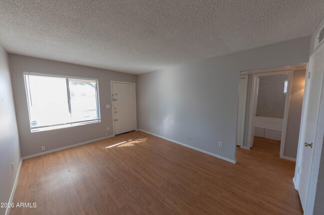 Building Photo - 563 N Cherry