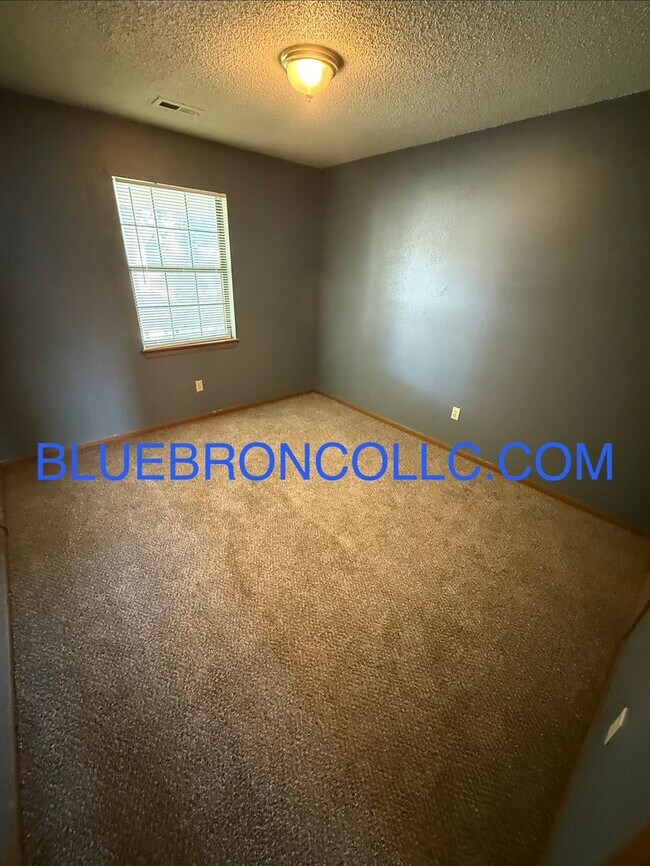 Foto del edificio - Updated 2-Bedroom Apartment in Raytowm