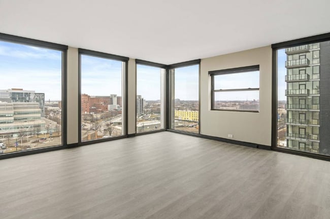 Photo - 1932 W Ogden Ave Apartment