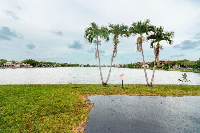 Foto del edificio - 447 NE 195th St