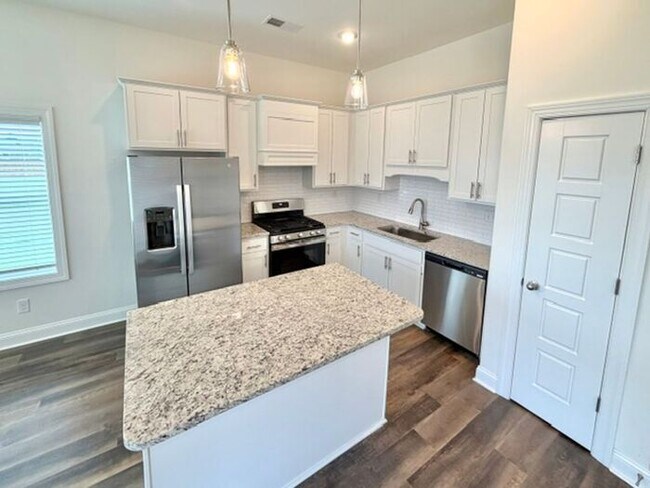 Foto del edificio - Now Leasing a 5-bedroom 3 bath home in Olive Branch @ Southbranch.