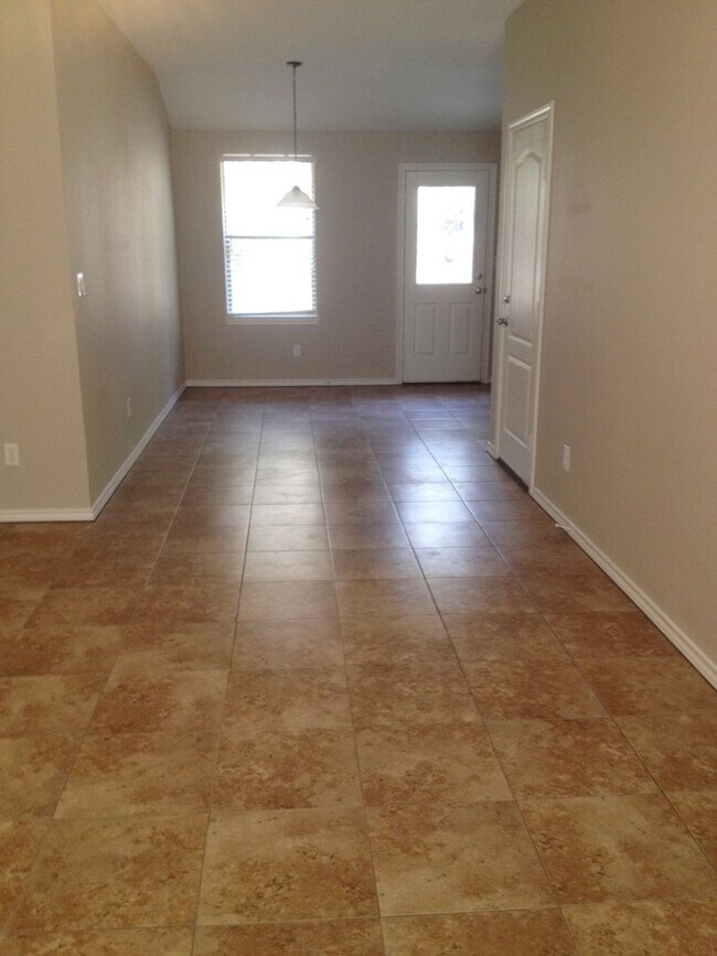 Building Photo - 2 Bedroom, 2 Bathroom Duplex in Lindale!
