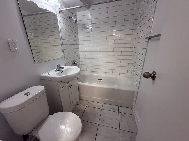 Photo du bâtiment - Surrey Place Apartments