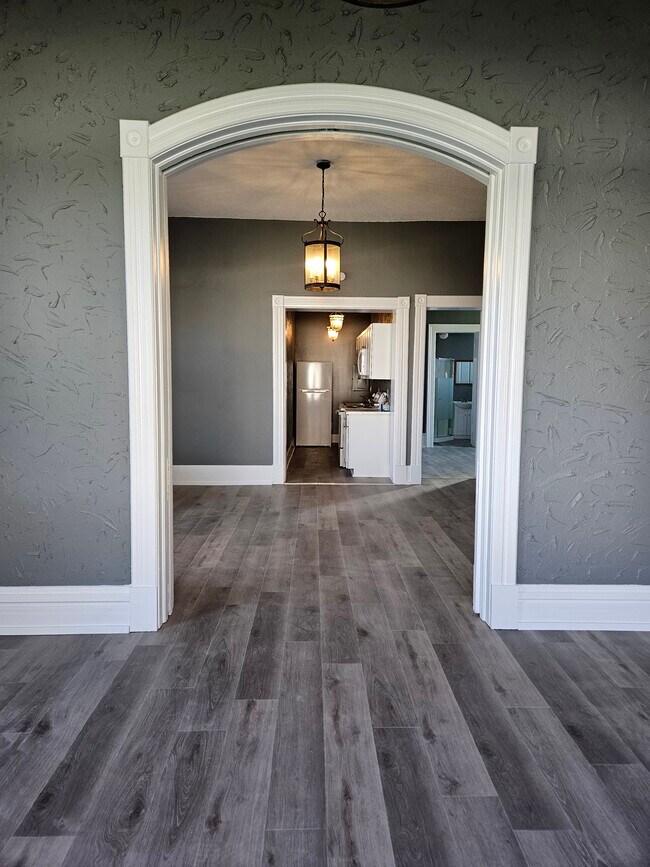 Building Photo - 111 Lincoln Ave