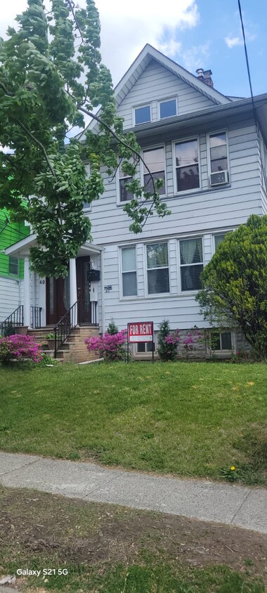 Front - 40 Brookwood Dr