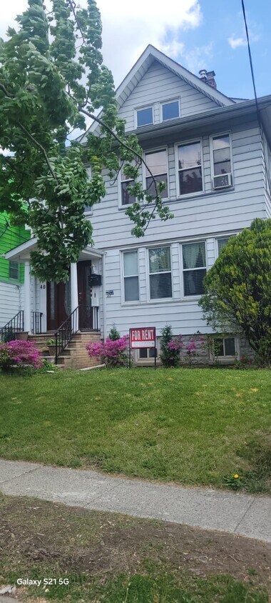 Front - 40 Brookwood Dr