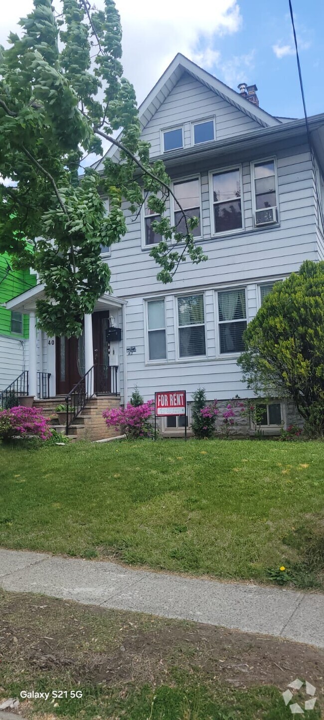 Building Photo - 40 Brookwood Dr