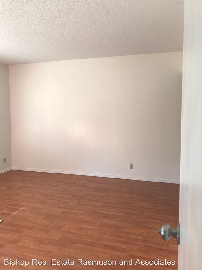 Building Photo - 287 E Elm St