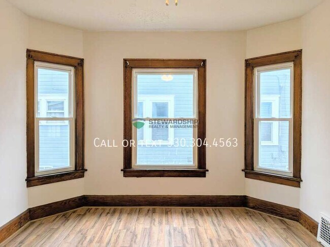 Building Photo - 1412 16th St NW