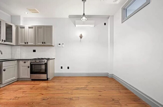 Building Photo - 390 Fifth Avenue