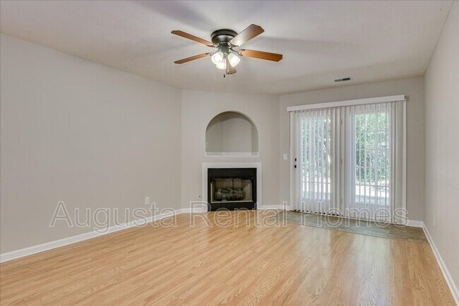 Building Photo - 110 Kelly Dr