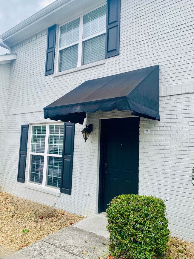 Foto del edificio - 1114 Maple Tree Ln