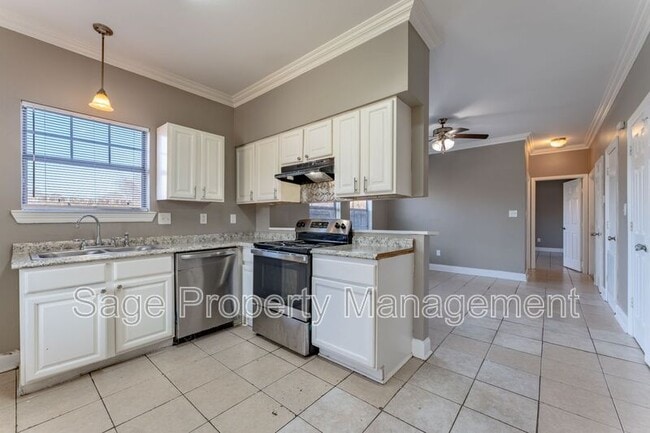 Foto del edificio - 1651 Clear Lake Ave