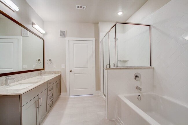 Building Photo - Charming 1BR Cottage: Privacy in a Green O...
