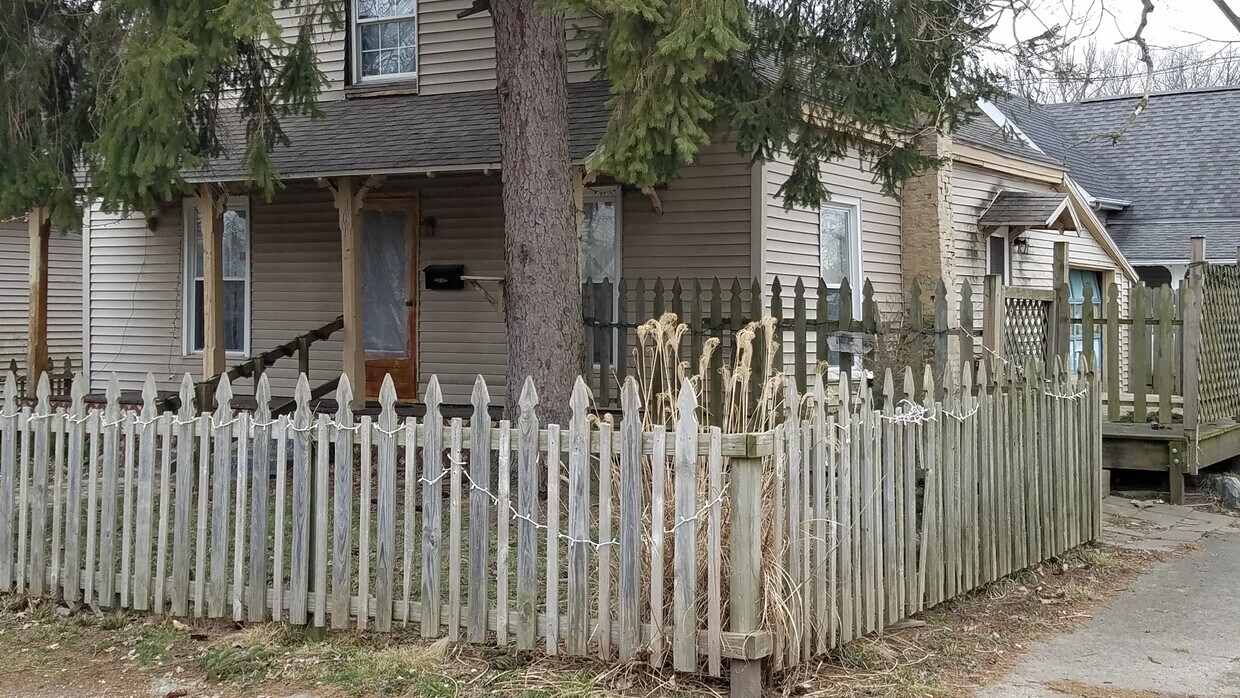 701 S Walnut St, Crawfordsville, IN 47933 House Rental in