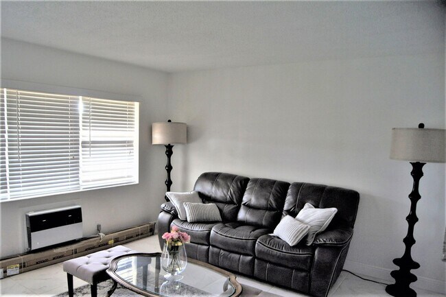 Building Photo - 244 Bedford J