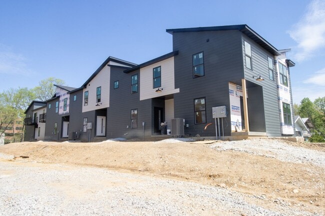 Foto del edificio - Brand New Construction on East Campus!