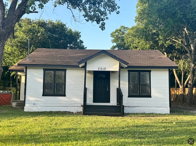 Photo - 7717 Corina Dr House