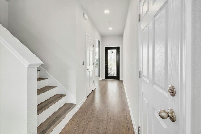 Foto del edificio - 15801 Crissom Ln