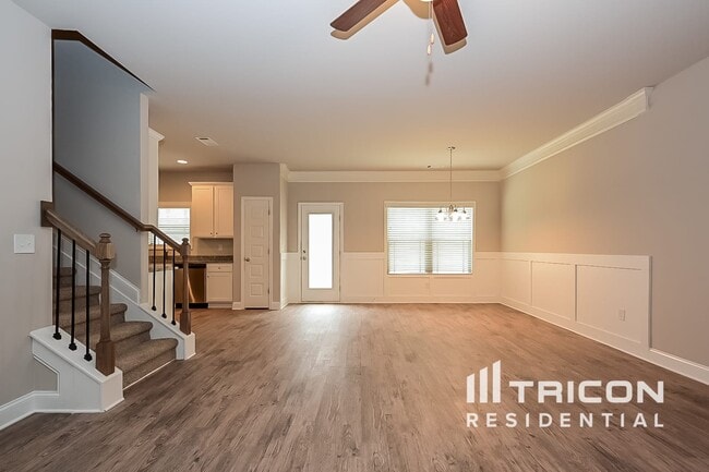 Building Photo - 819 Crescent Way