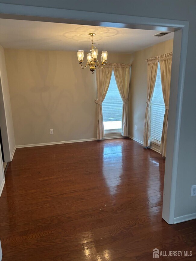 Foto del edificio - 92 Heather Ct