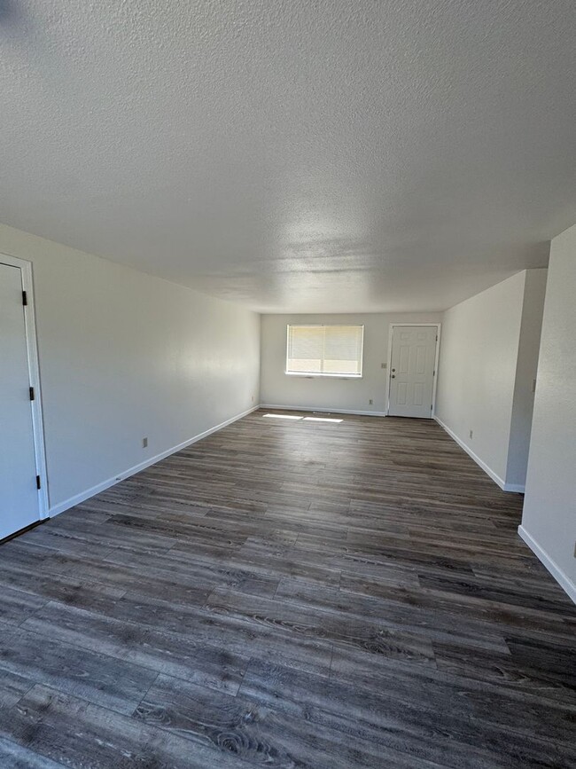 Foto del edificio - Myrtle Creek 3 bedroom home with 1 car garage