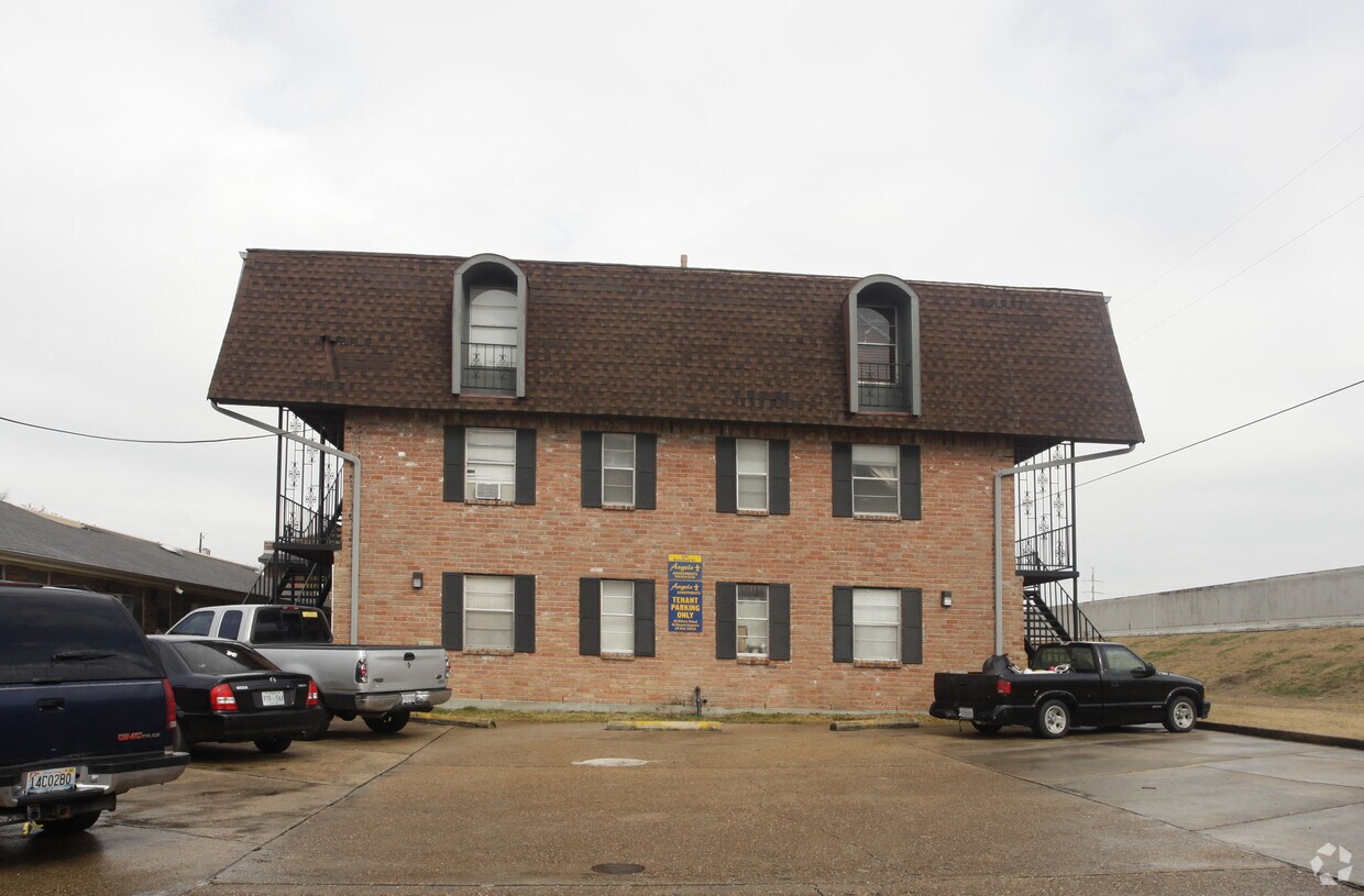 Building Photo - 101 Rosebud St