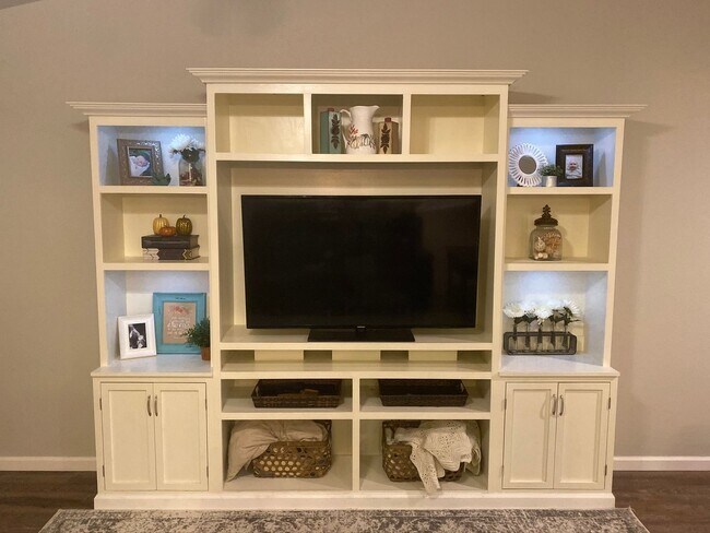 Building Photo - 1754 S Rio Linda St