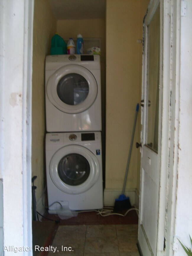 Foto del edificio - 3 br, 1 bath House - 1104 NW 3rd Avenue  U...