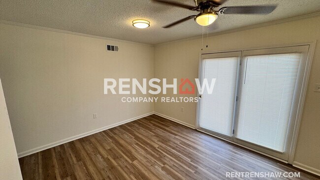 Foto del edificio - 663 Moss Rd