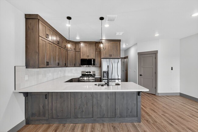 Foto del edificio - BRAND NEW3 BED 2.5 BATH TOWNHOME WITH 2 ST...