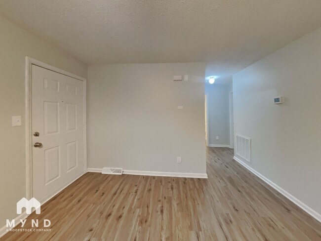 Building Photo - 16812 Clear Creek Dr